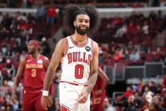 湖人三巨头助力新赛季，里夫斯角色转型挑战防守重任